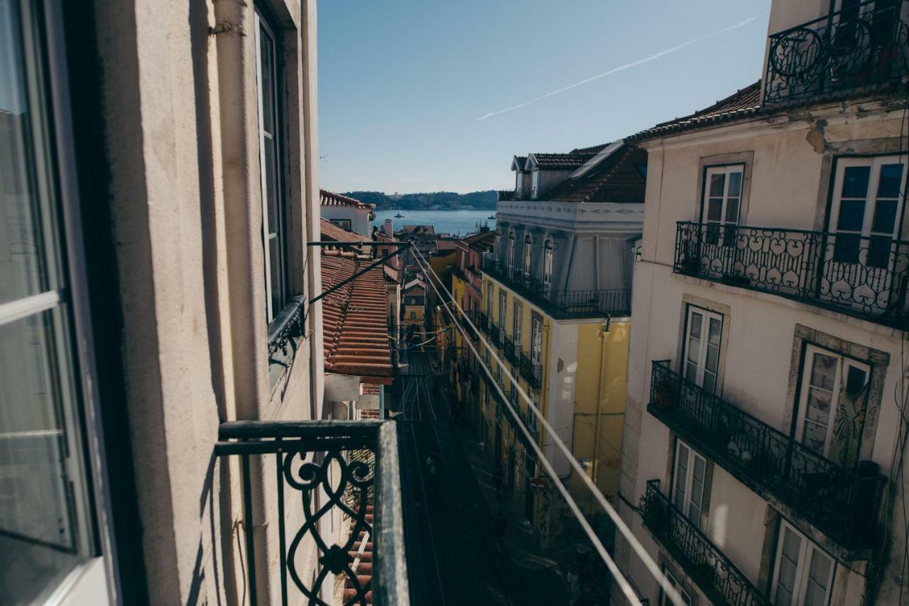 The Blue House - Bica Yellow Tram Lissabon Buitenkant foto